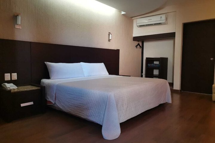 Room 17 of 36