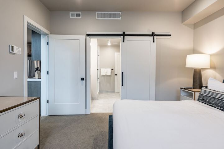 Room 35 of 215