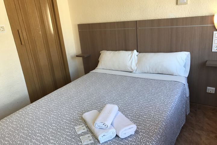 Room 9 of 38