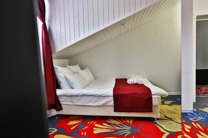 Room 17 of 49