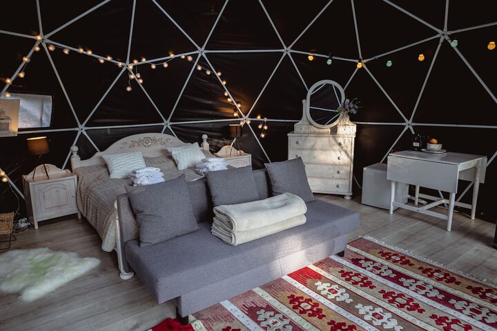 Room 2 of 27