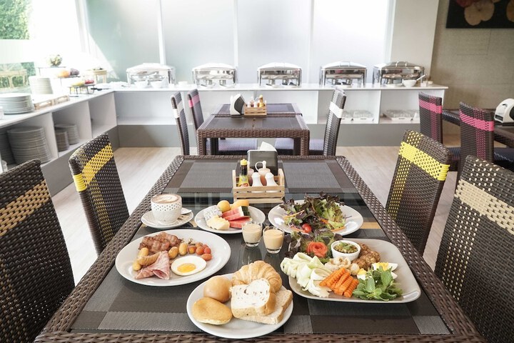 Dining 62 of 87