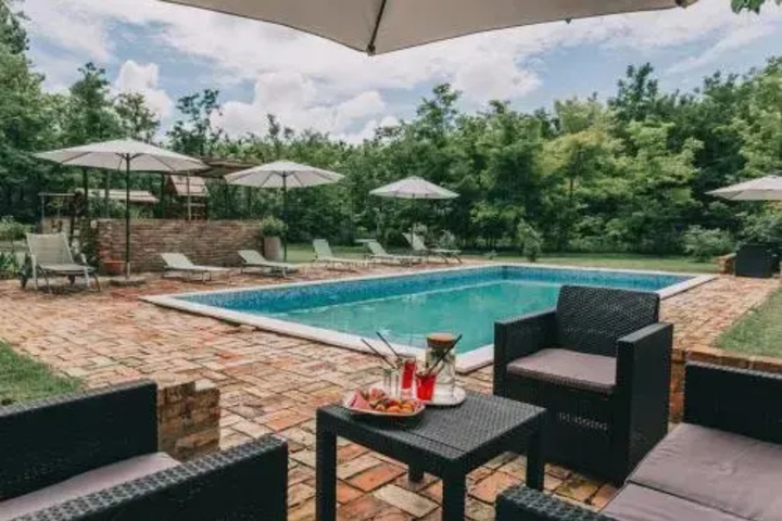 Pool 3 of 7