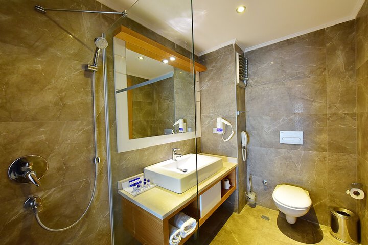 Room 15 of 39