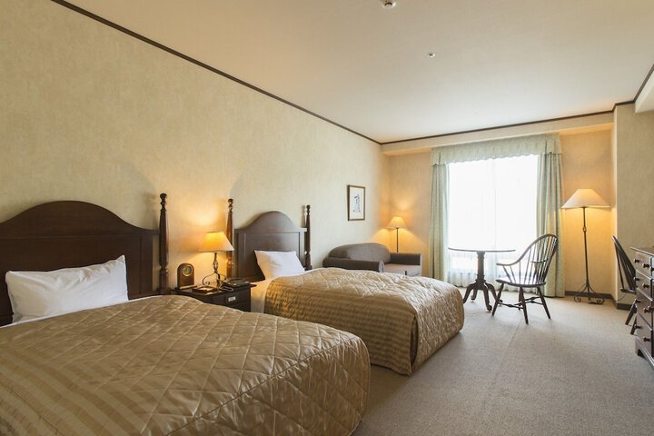 Room 9 of 38