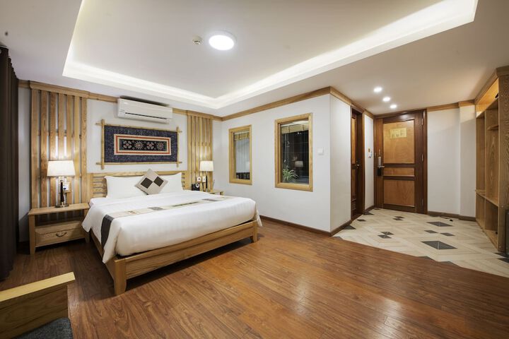 Room 35 of 122