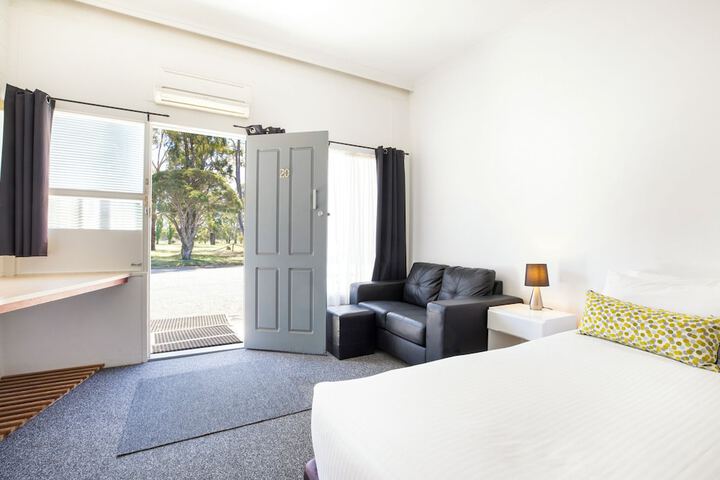 Room 35 of 118