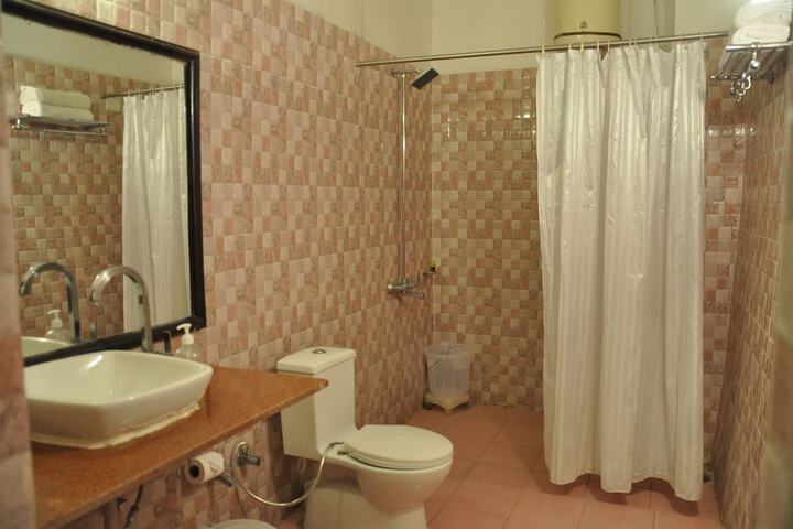 Room 5 of 17