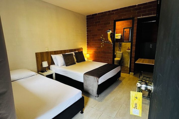 Room 32 of 94