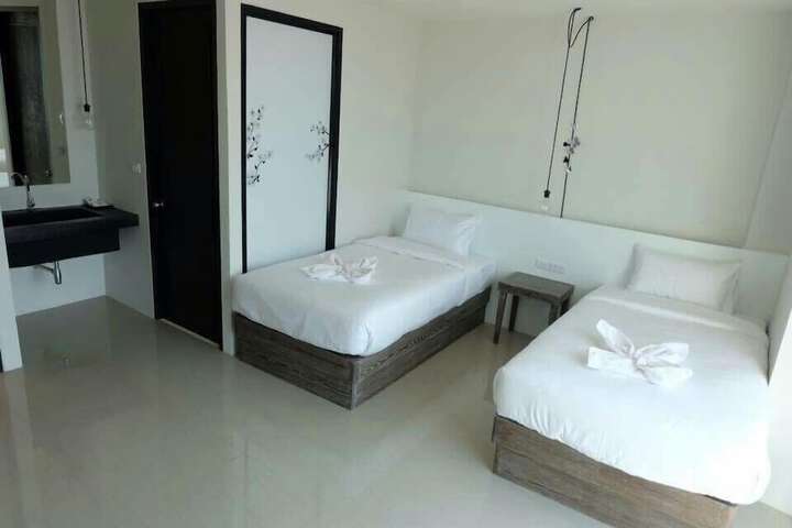 Room 35 of 108