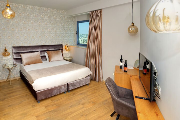 Room 14 of 49