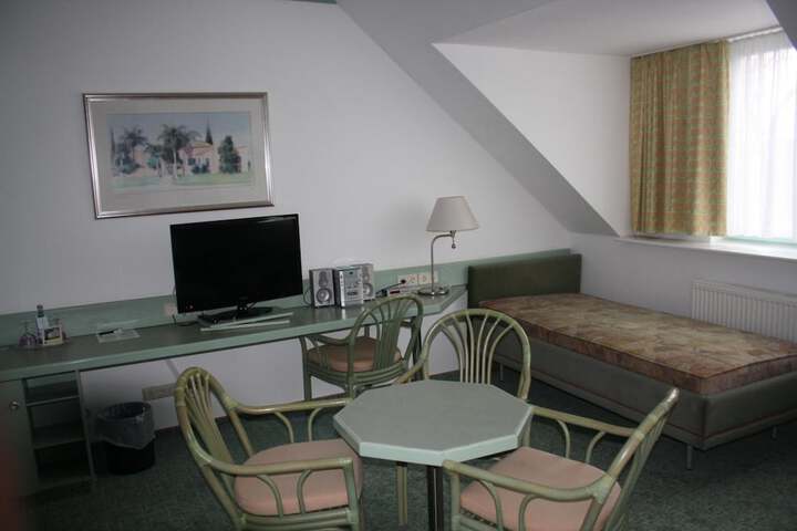 Room 22 of 34