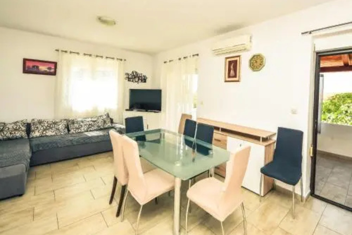 Room 5 of 15