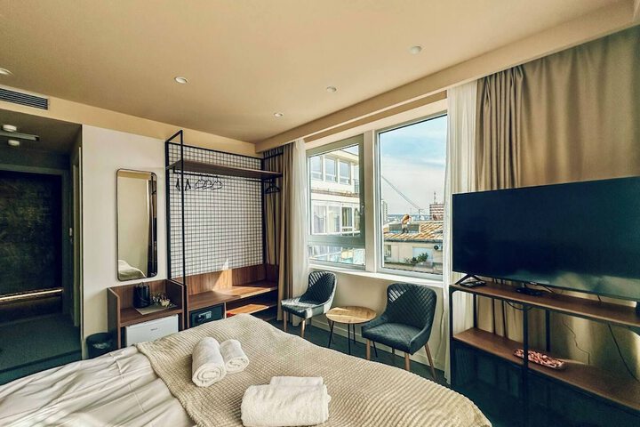 Room 3 of 25