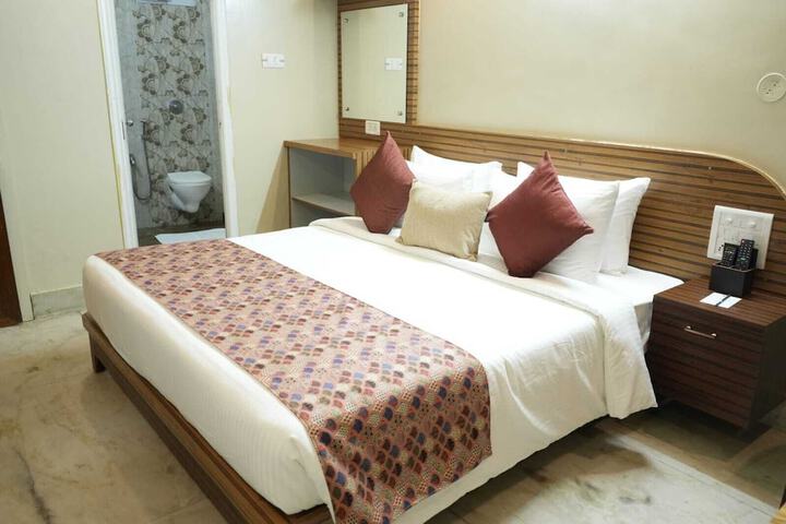 Room 4 of 55