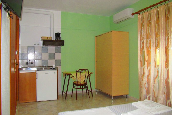 Room 5 of 28