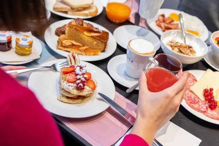 Breakfast/Coffee Service 32 of 57