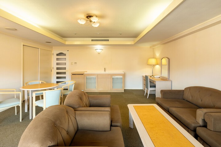 Room 7 of 33