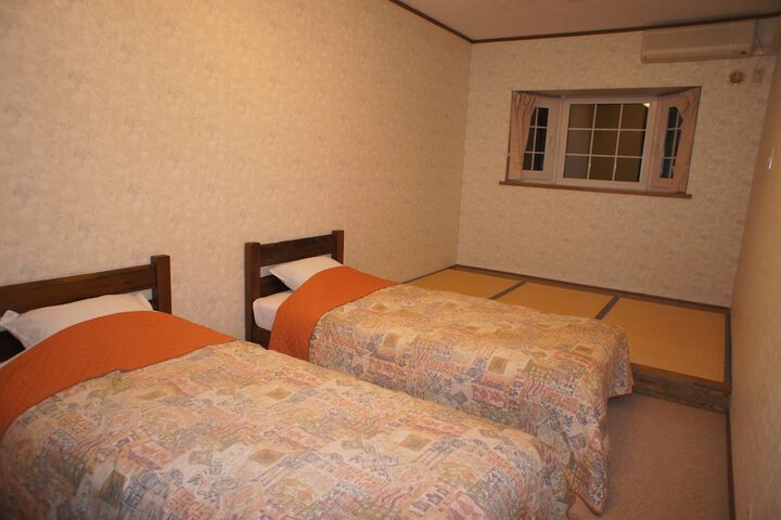 Room 6 of 84