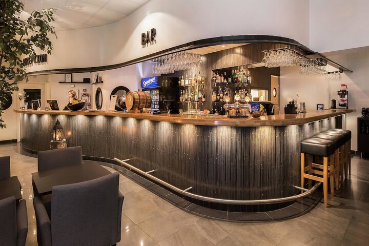 Entrance & Lobby