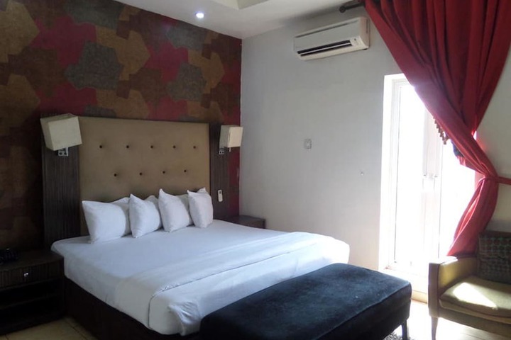 Room 7 of 13