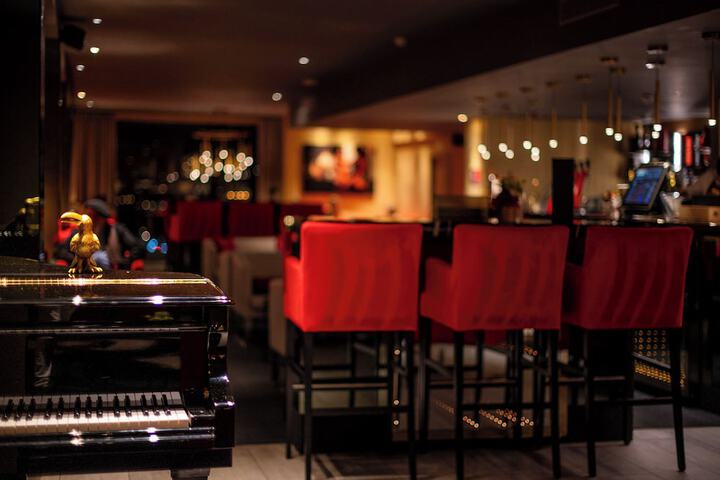 Lounge 51 of 63