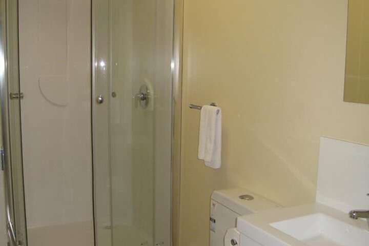 Room 32 of 60