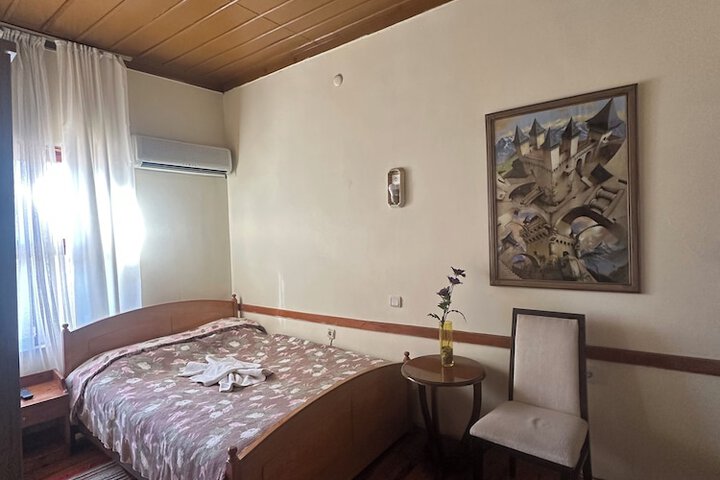 Room 11 of 35
