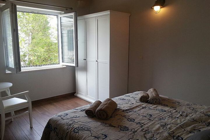 Room 28 of 98