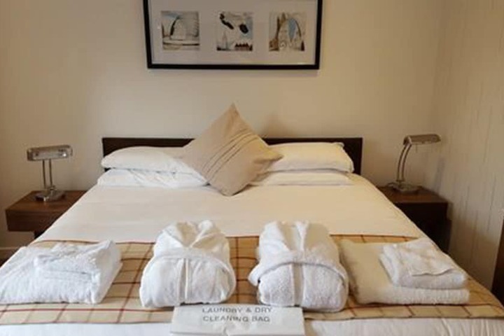 Room 4 of 34