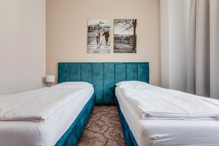 Room 4 of 115