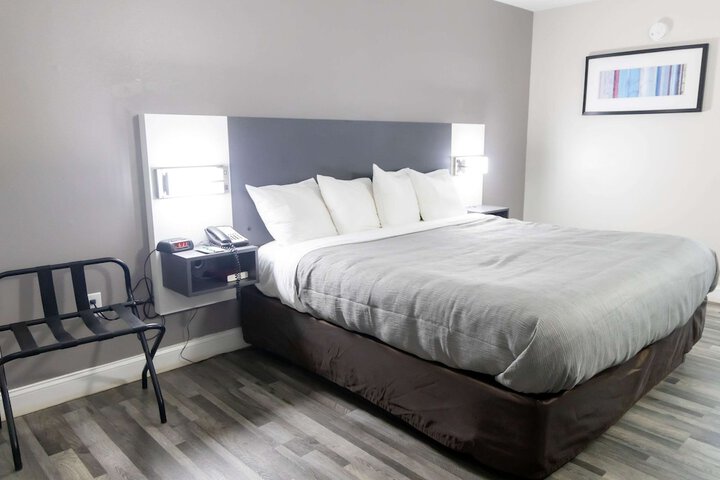 1 King Bed (8 of 14)