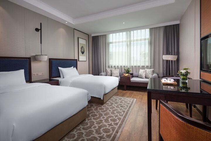 Room 21 of 37