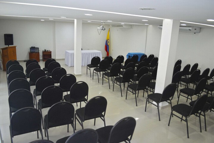 Room 33 of 43