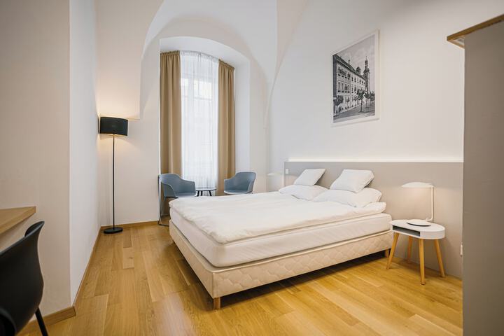 Room 4 of 39