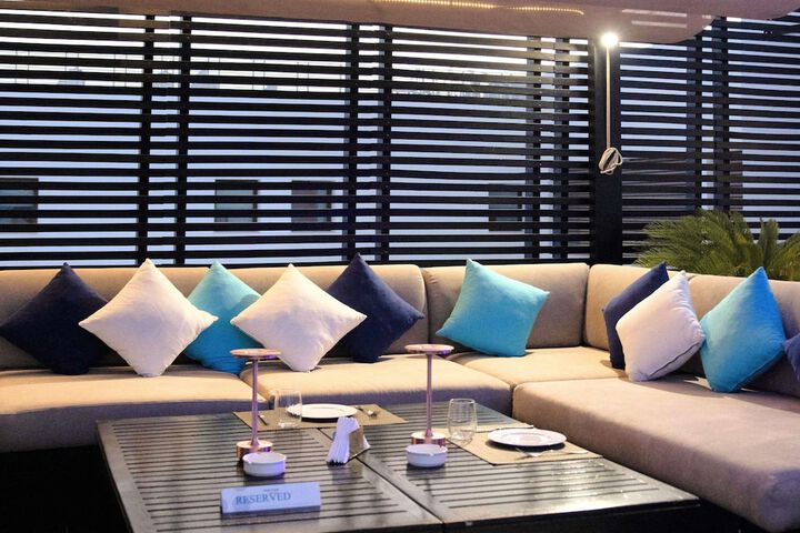 Lounge 164 of 268