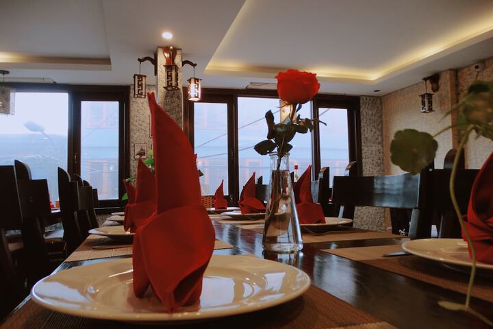 Dining 55 of 72