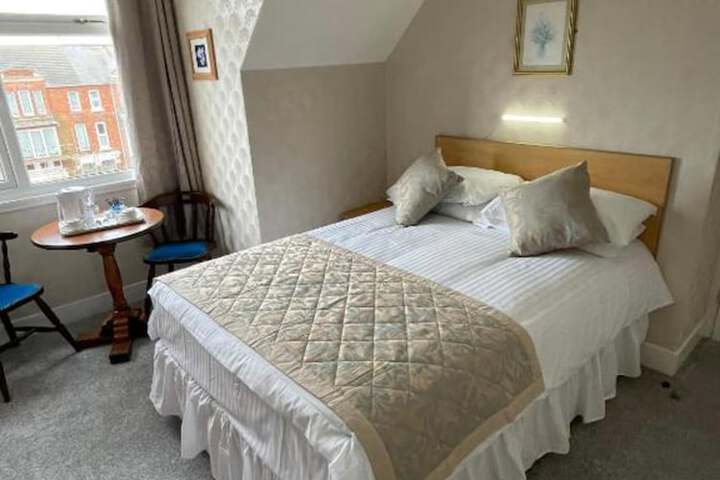 Room 12 of 28
