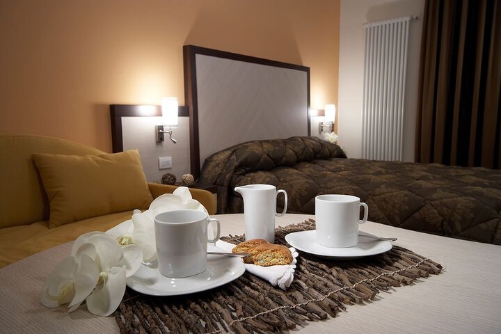 Room 2 of 28