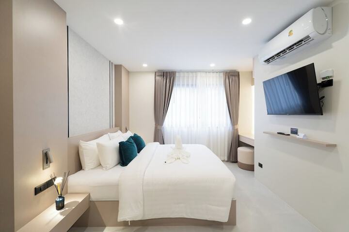 Room 11 of 28