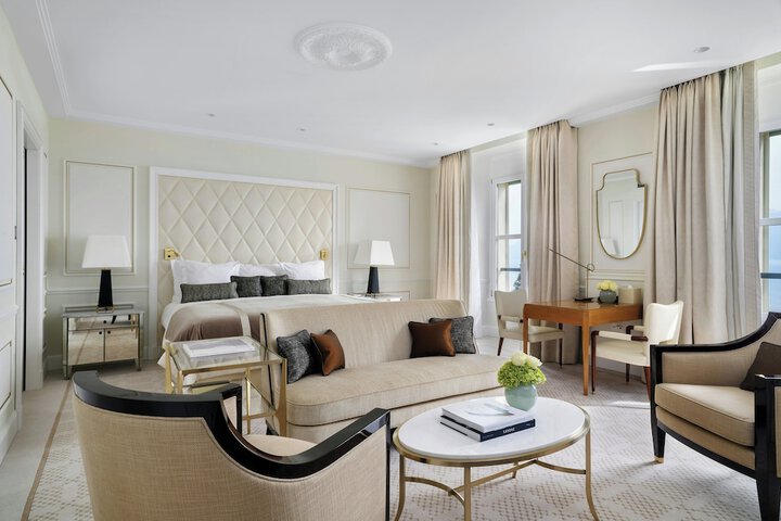 Room 51 of 183