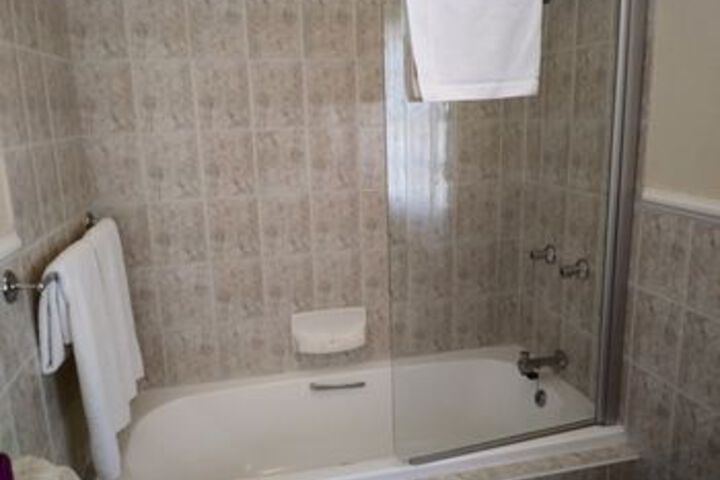 Room 3 of 27
