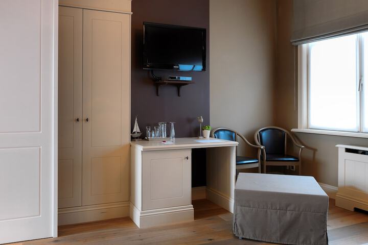 Room 6 of 22
