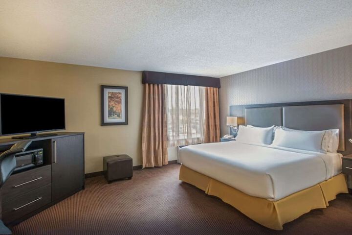Room 9 of 20