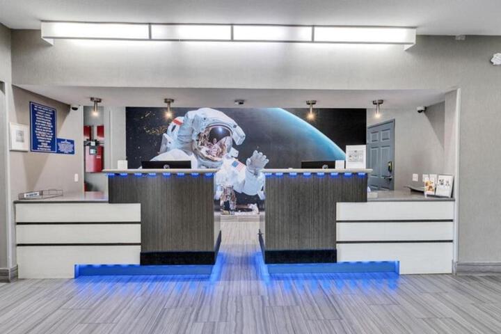 Hotel Interior 7 of 18