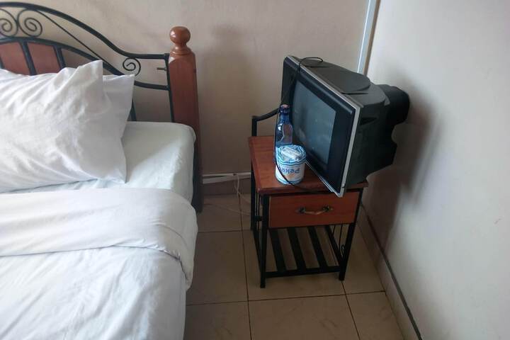 Room 10 of 29