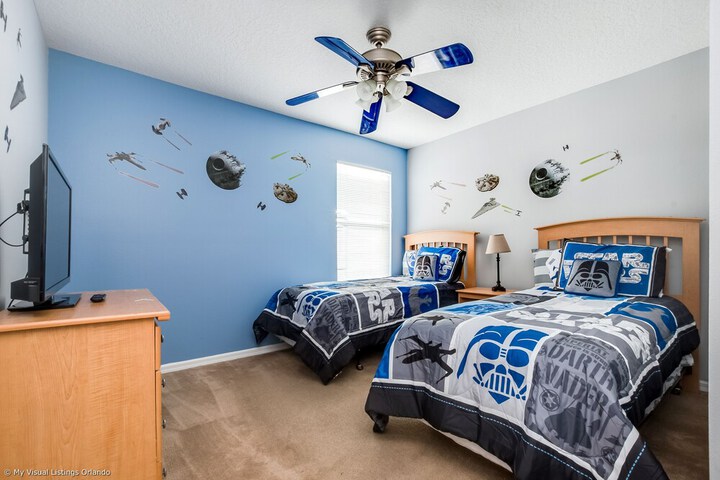Room 33 of 87