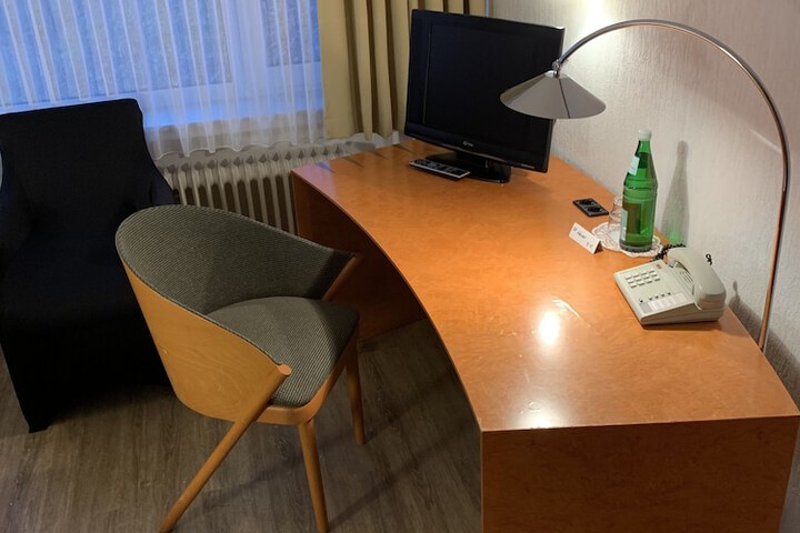 Room 15 of 77