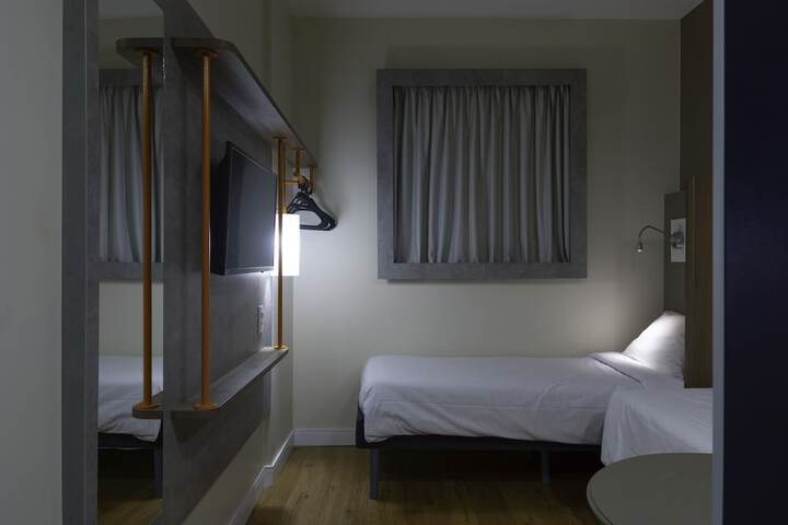 Room 20 of 110