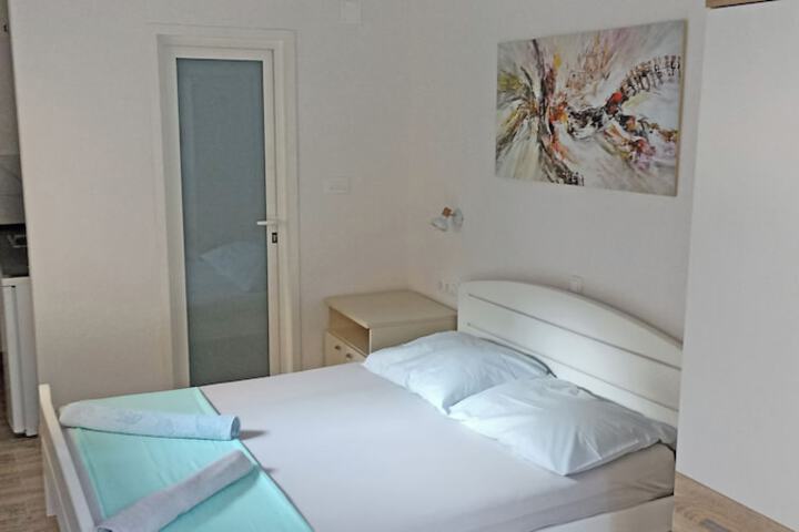 Room 28 of 117